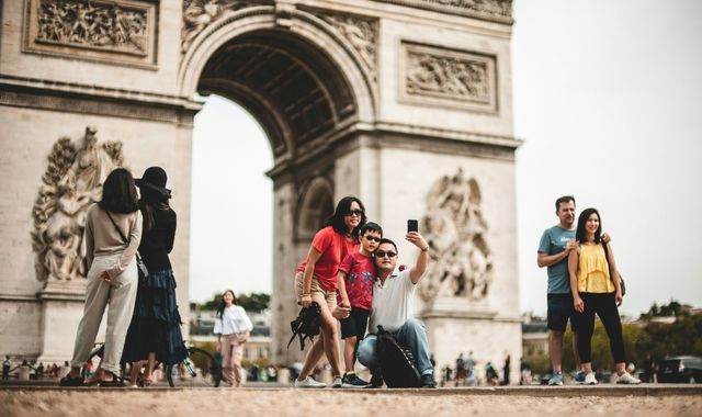 How to Add a Little Thrill to Your Vacation with Online Gaming
